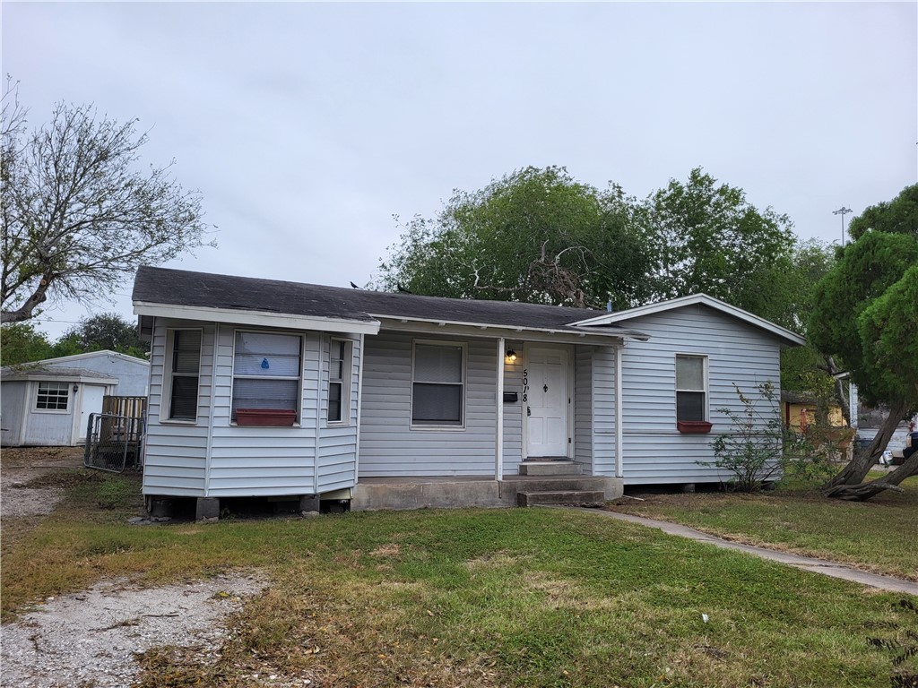 a view of a house with a yard