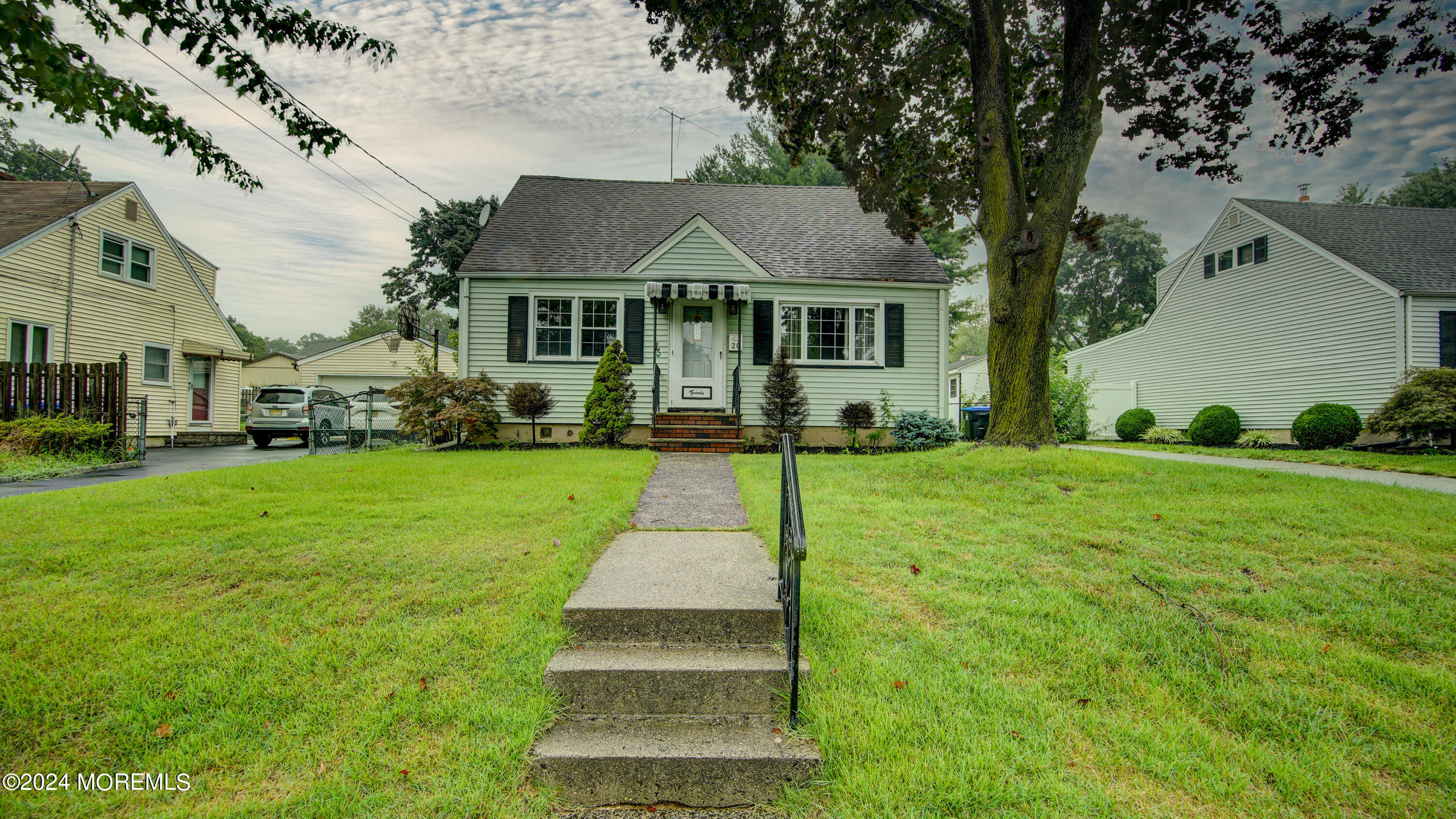 a view of house with garden