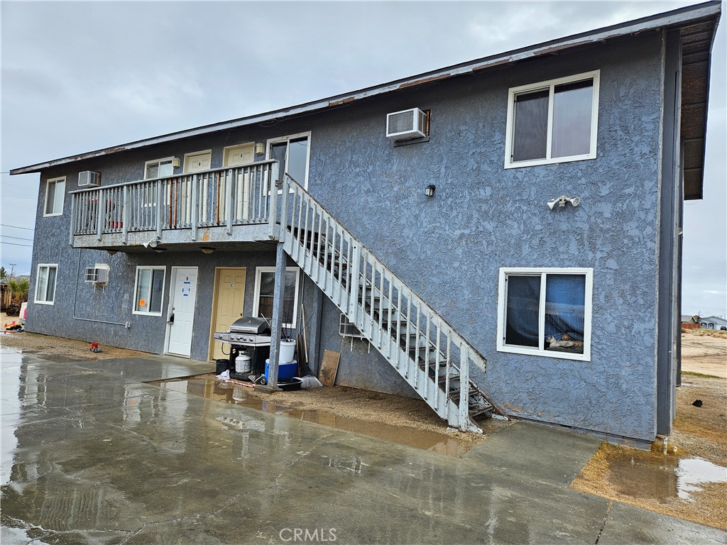 a view of entryway front of house