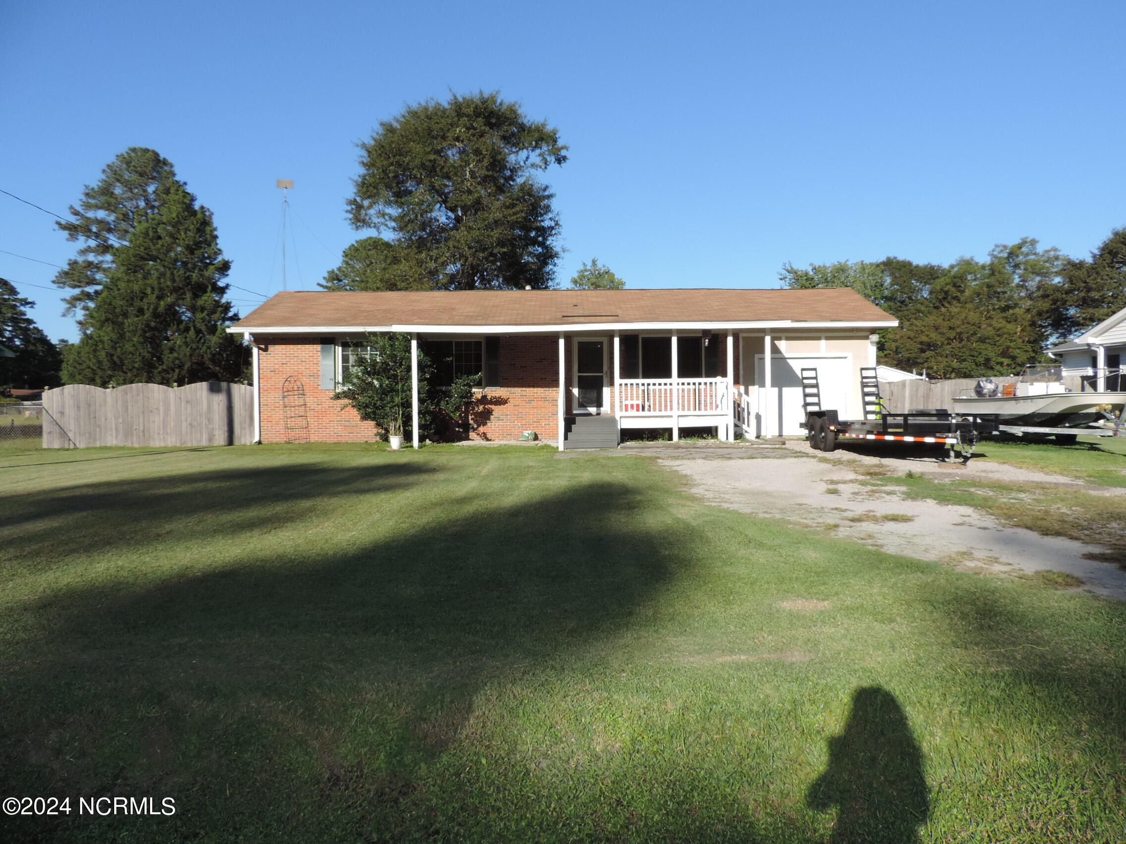 well-maintained home with generator