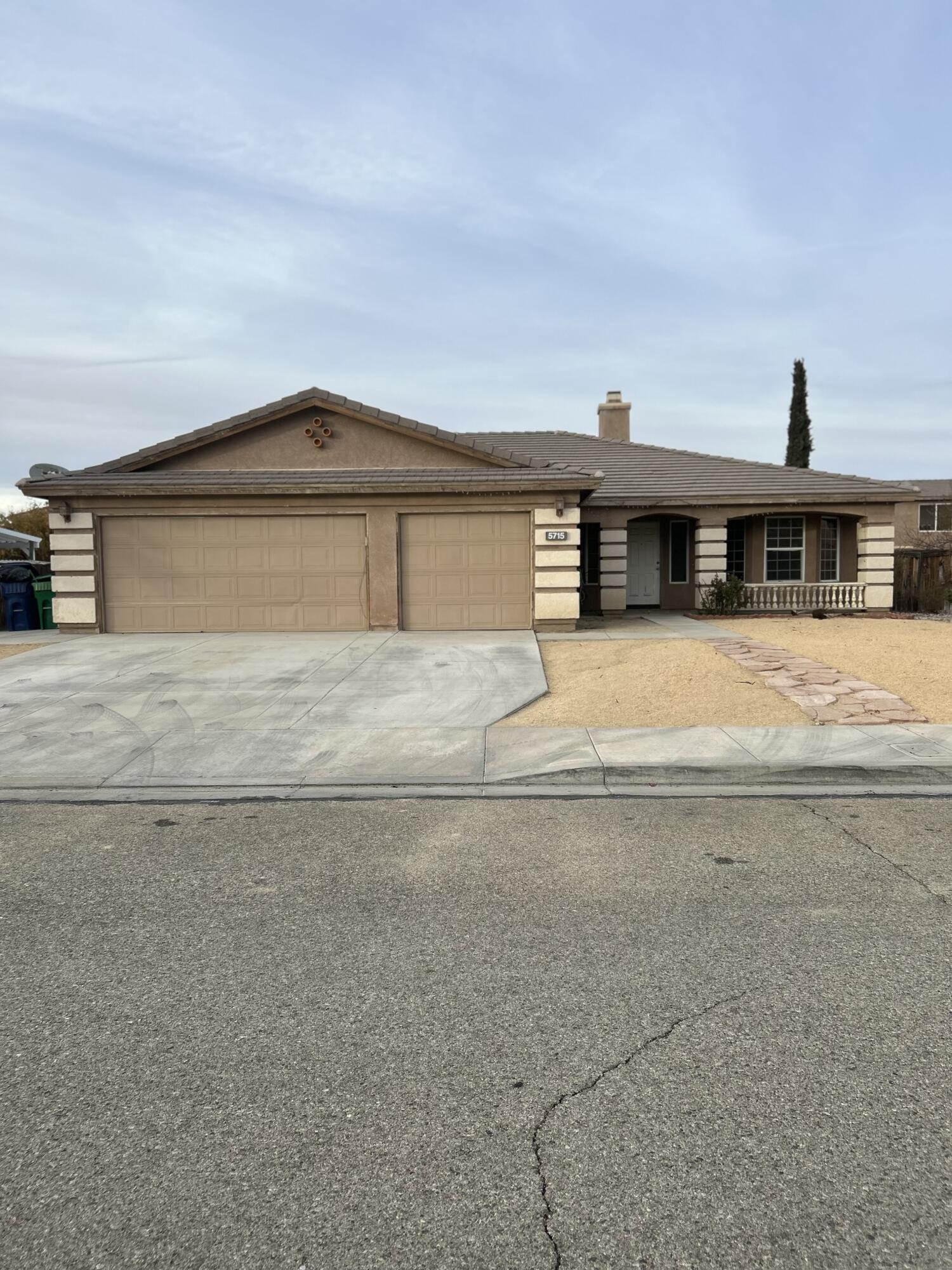 5715 Malaga Ct. Palmdale CA 93552