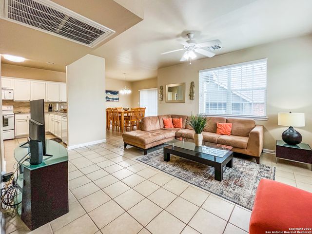 $1,900 | 151 Chapel Hill Circle | San Antonio