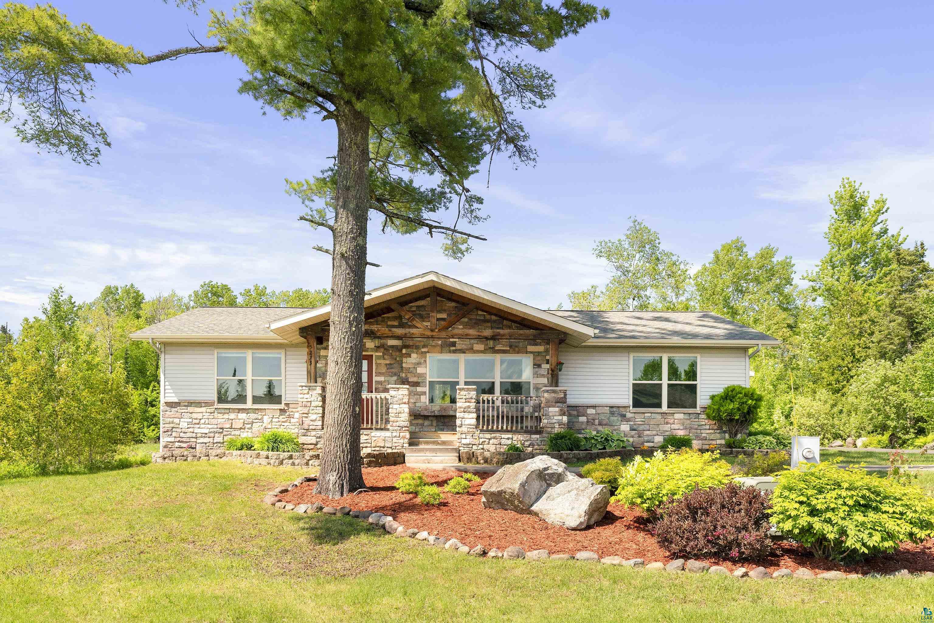 View of front of property featuring a front yard