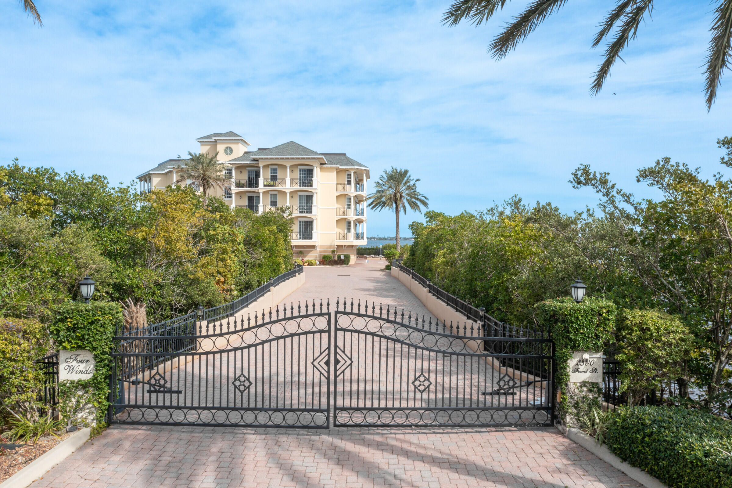 Beautiful private Entrance