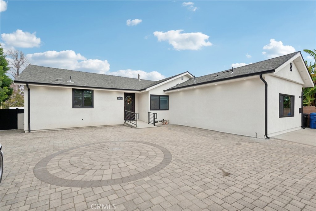 a view of a house with a backyard and a garage