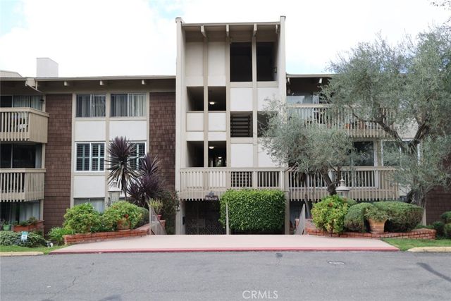 $2,450 | 6542 Ocean Crest Drive, Unit B211 | Los Verdes Country Club