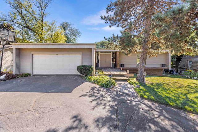 $299,900 | 4969 Brookview Road | Northeast Rockford