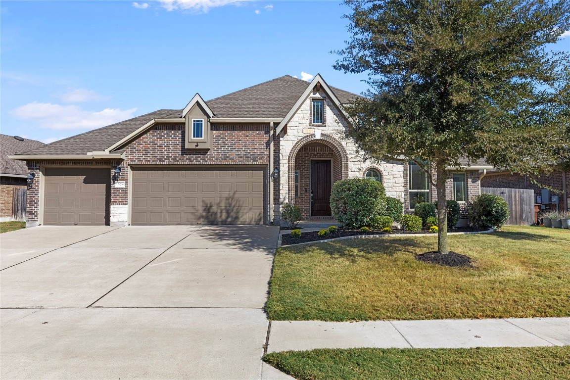 Spacious single-story home in Star Ranch.