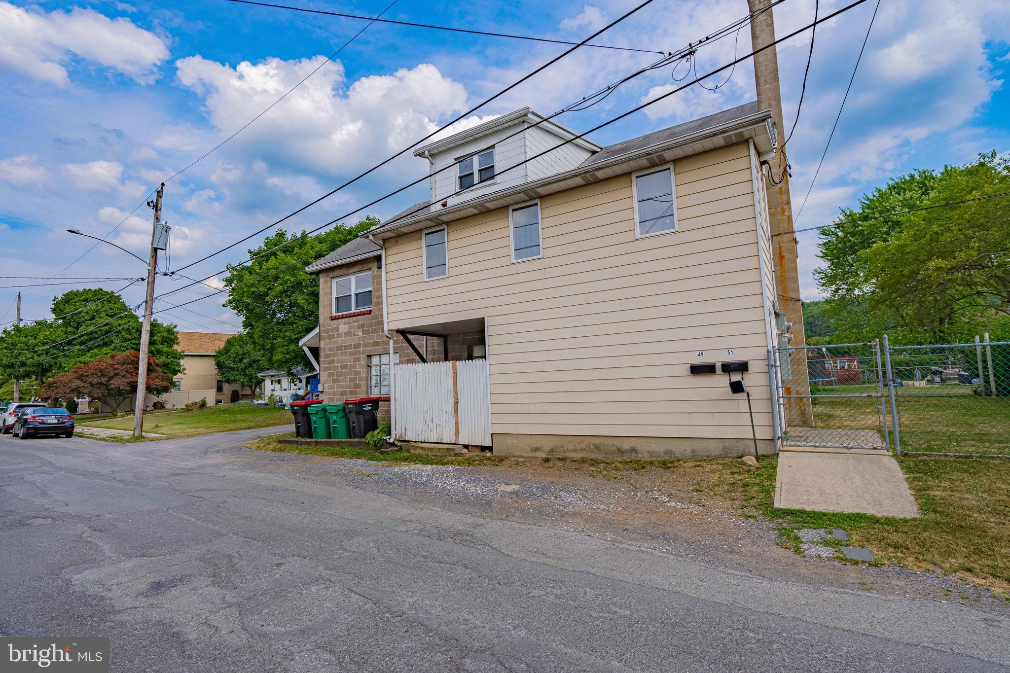 a view of a house with backyard and a yard