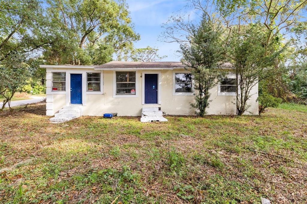 a view of a house with yard and tree s