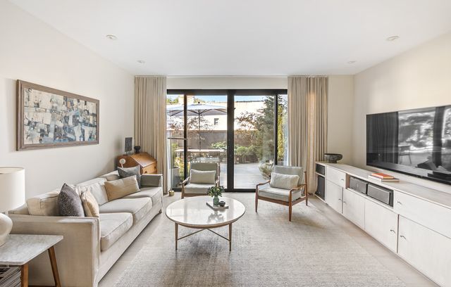 $1,195,000 | 558 5th Avenue, Unit 2B | Park Slope