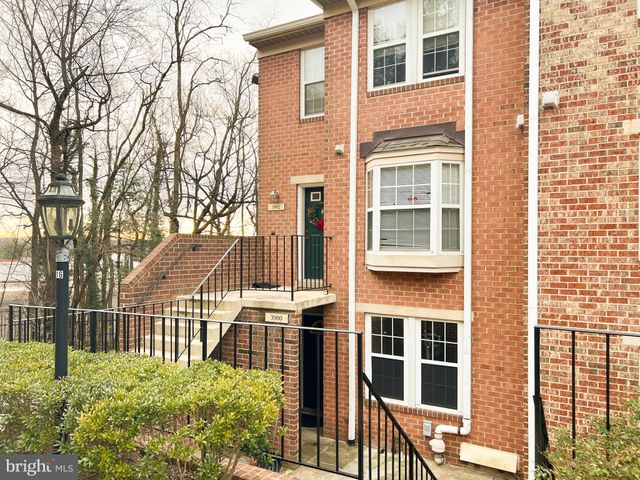 $2,100 | 3900 Chesterwood Drive | Montgomery Chase Condominiums