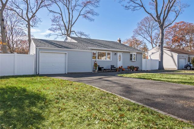 $585,000 | 82 Terry Road | Sayville