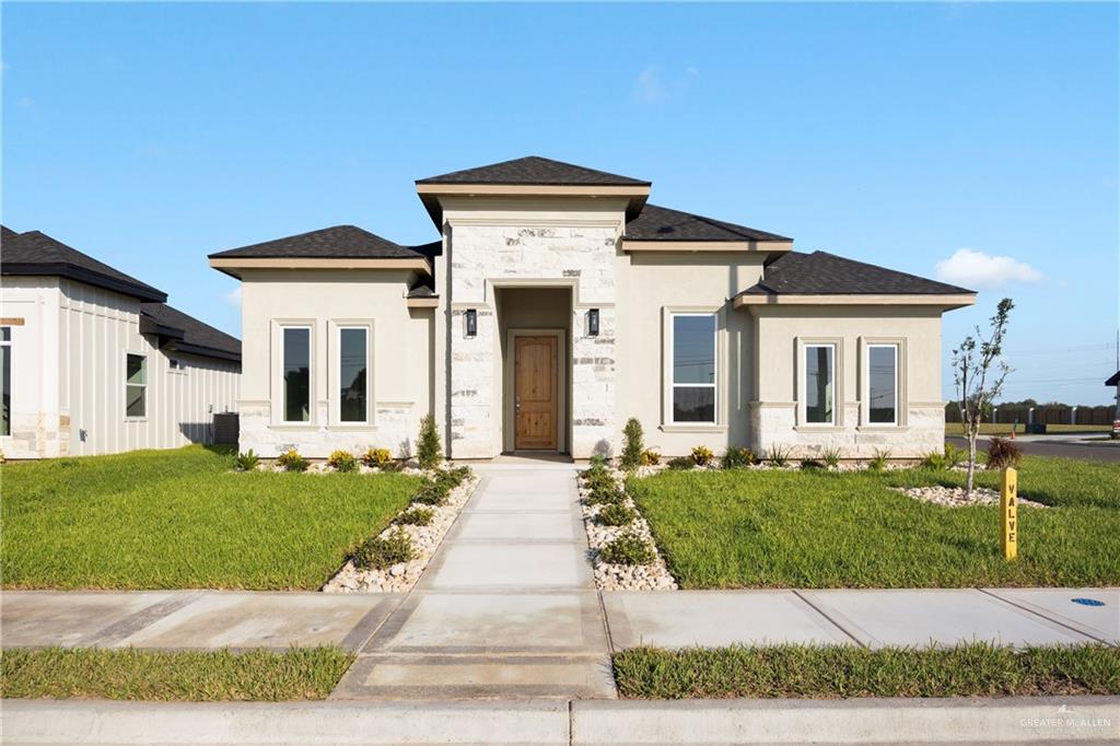 View of front facade with a front yard