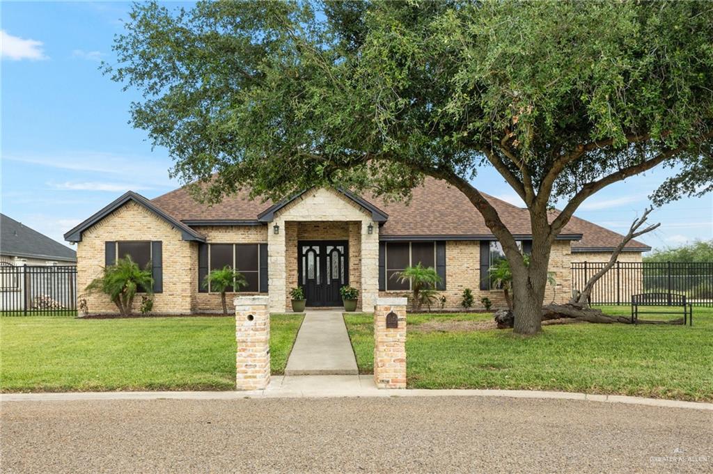 View of front of home featuring a front yard