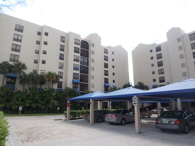 $574,999 | 7580 Regency Lake Drive, Unit 402 | Boca Pointe