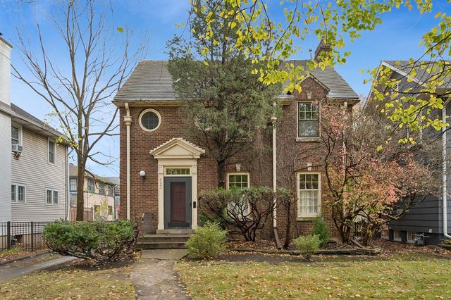 $700,000 | 2243 Asbury Avenue | Evanston