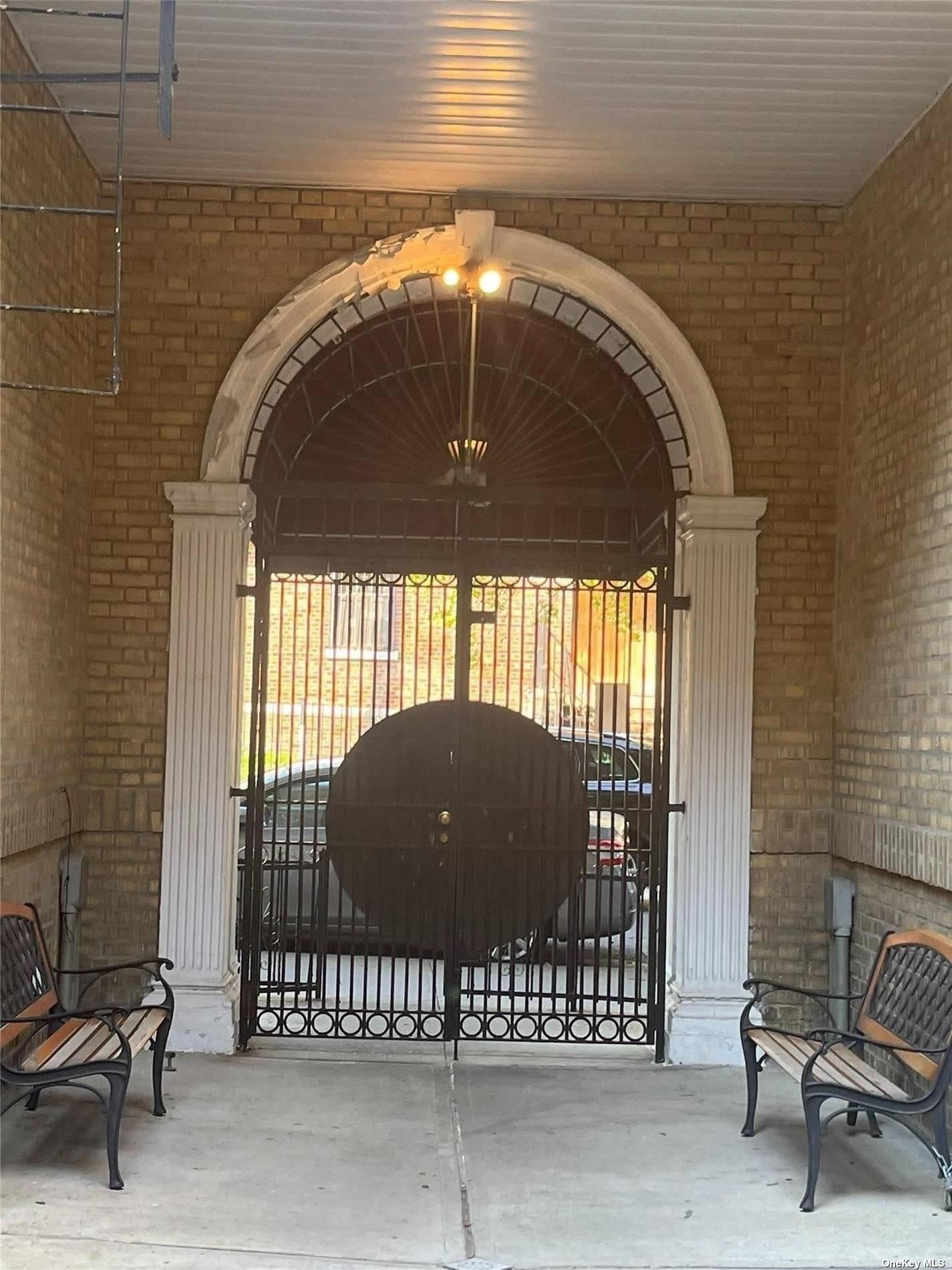 a view of entryway with a front door