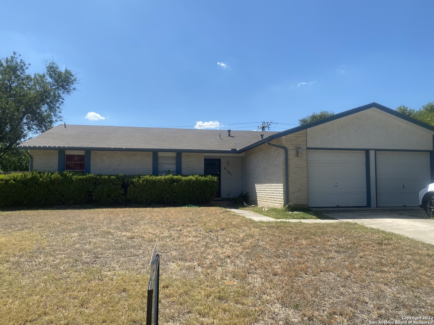 a front view of house with yard