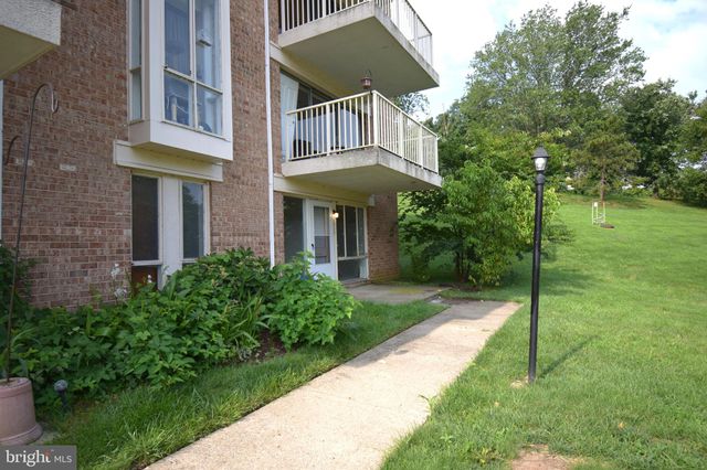 $1,825 | 2635 Fort Farnsworth Road, Unit 267 | Huntington Club Condominiums