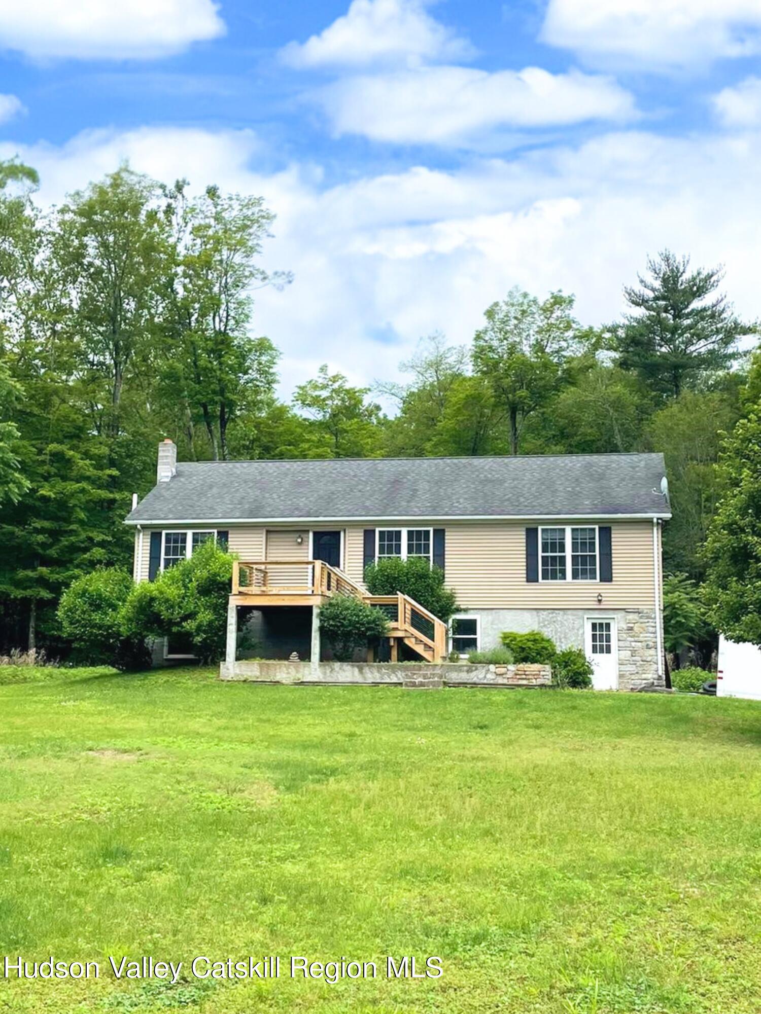 a view of a house with a yard