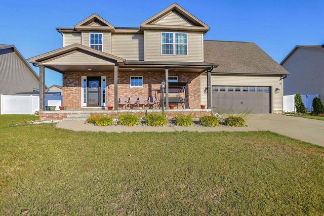 $449,900 | 2004 Prairie Grass Lane | Mahomet