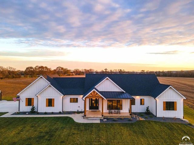 $1,540,000 | 1072 East 1466 Road | Wakarusa Township - Douglas County