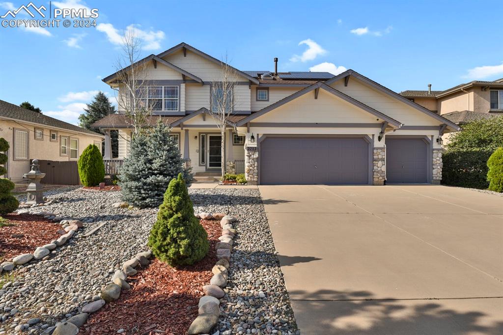 View of front of house featuring a garage