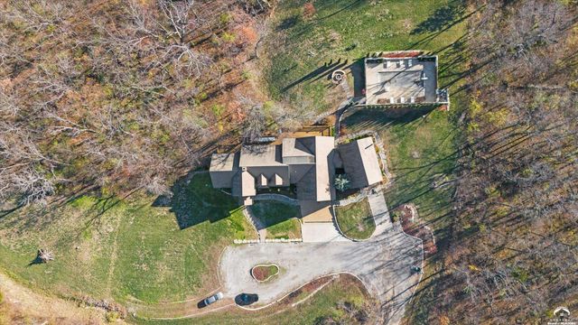 $1,450,000 | 1173 North 1000th Road | Clinton Township - Douglas County