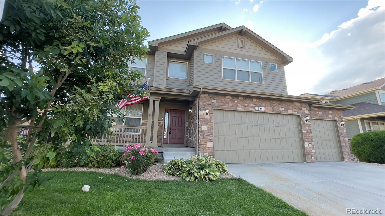 a front view of house with yard