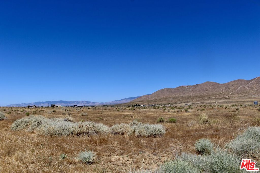 a view of mountain view with mountain