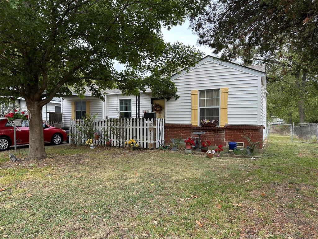 a view of a house with a yard and deck