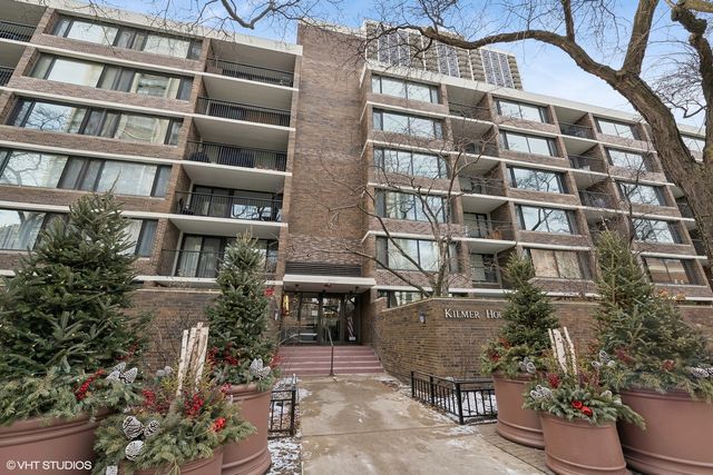 $380,000 | 1555 North Sandburg Terrace, Unit 503K | Kilmer House