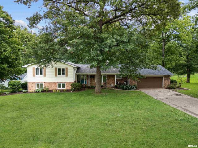 $374,500 | 9927 132nd St Court West | Andalusia Township - Rock Island County