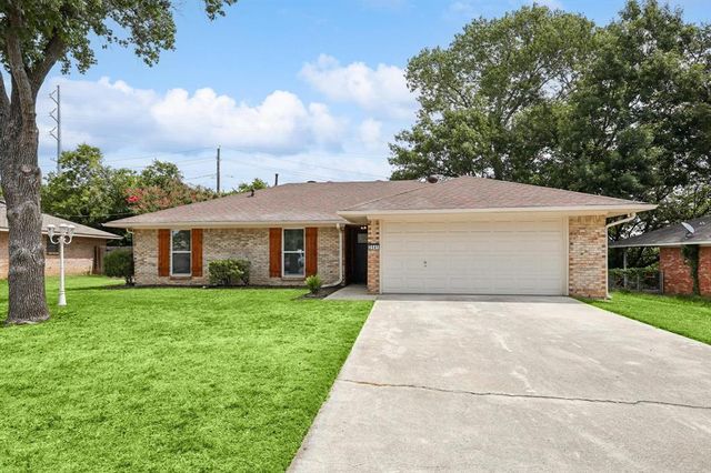 $380,000 | 2541 Quail Ridge Drive | Northwood