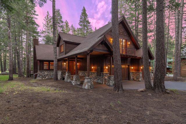 $2,595,000 | 14022 Ski View Loop | Tahoe Donner