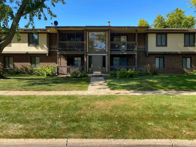 $170,000 | 568 Somerset Lane, Unit 7 | Crystal Lake