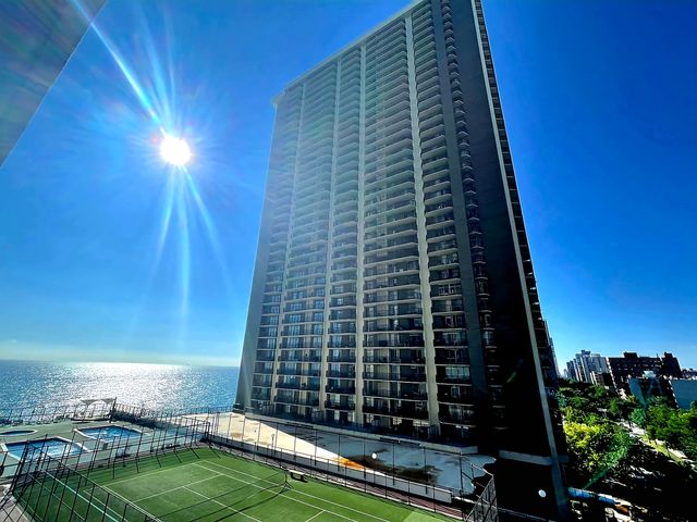 $639,900 | 6007 North Sheridan Road, Unit 17DF | Malibu