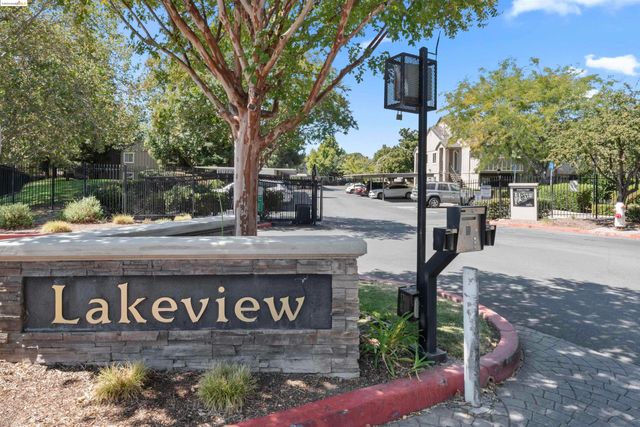 $270,000 | 2225 Lakeview Circle | Lakeview