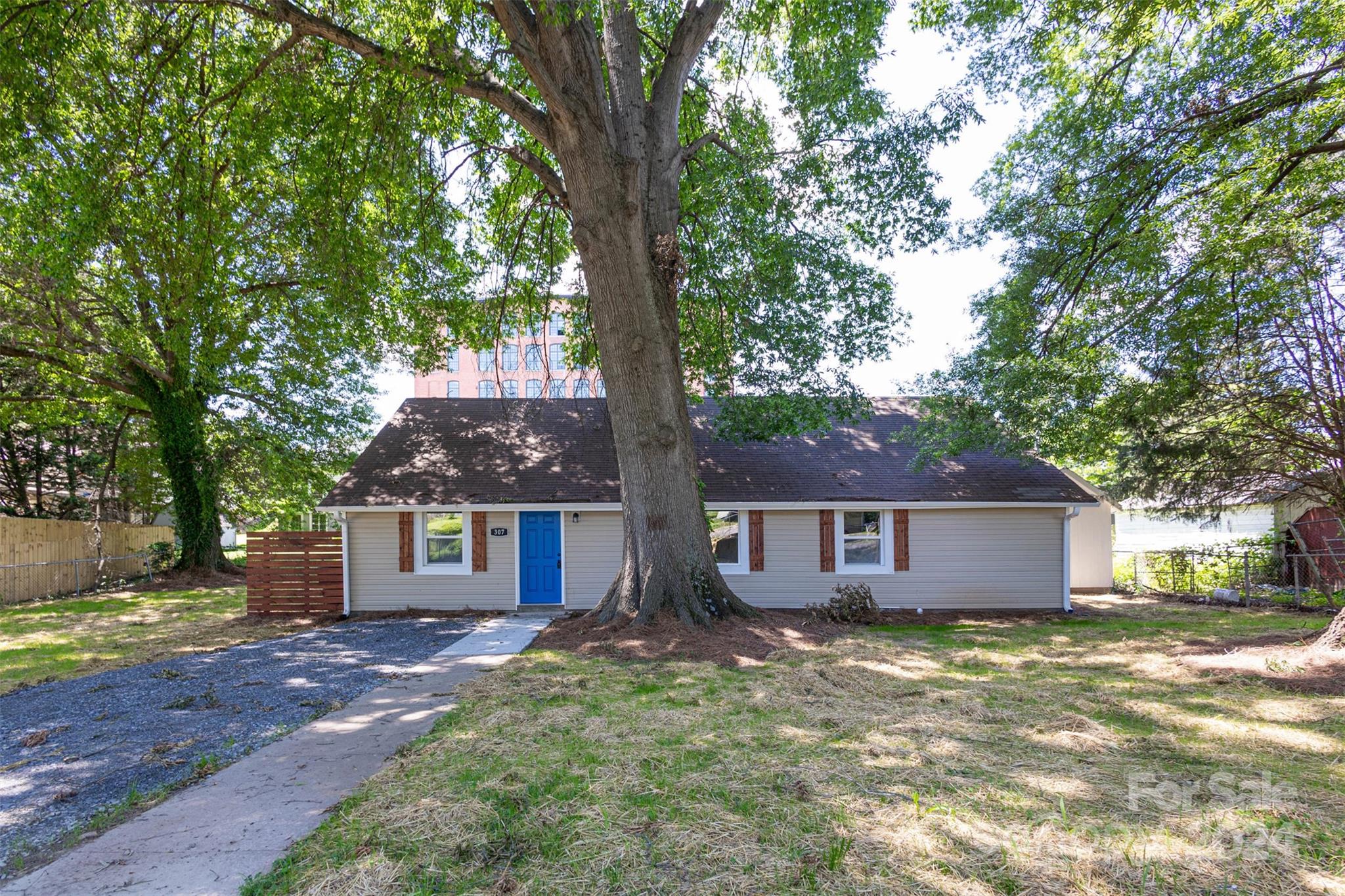 a view of a house with a yard