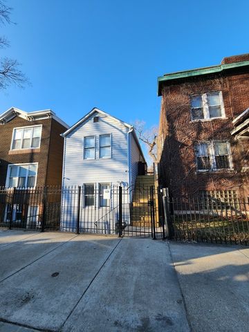 $2,100 | 716 West 19th Street | Pilsen