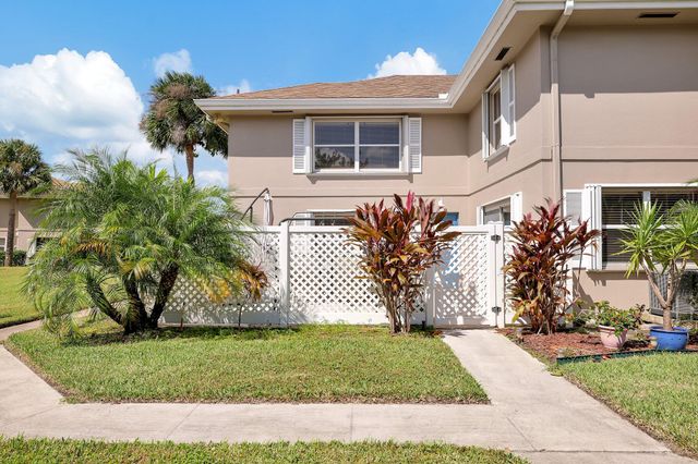 $269,900 | 3325 Southwest Sunset Trace Circle | Palm City