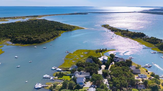 $4,495,000 | 424 Monomoscoy Road | Monomoscoy Island