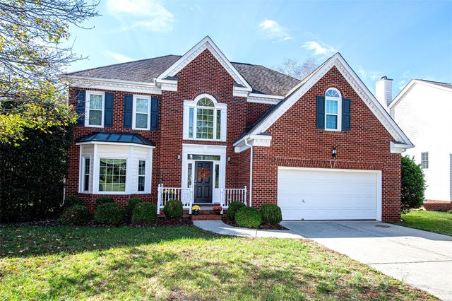 $685,000 | 1104 Foxfield Road | Hunter Oaks