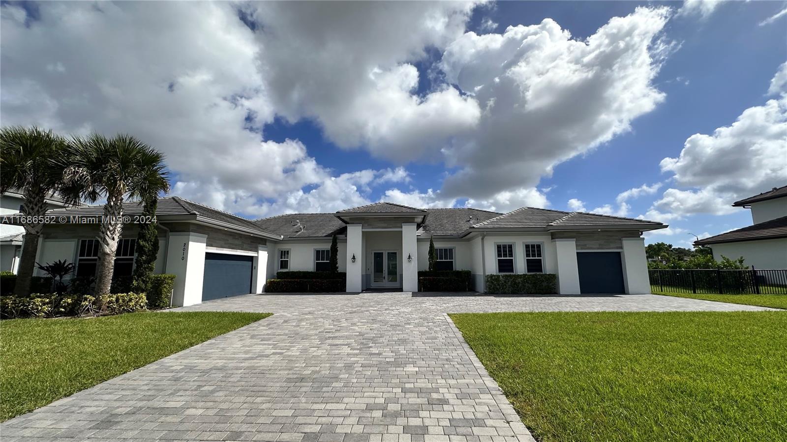 a view of house with yard