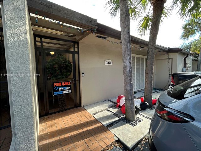 $627,000 | 8371 Rednock Lane, Unit 8371 | Miami Lakes