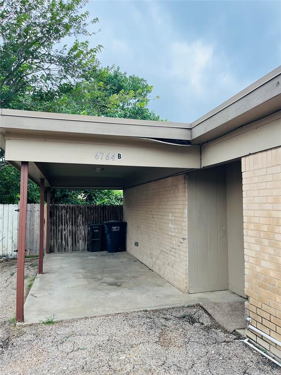 a view of a garage