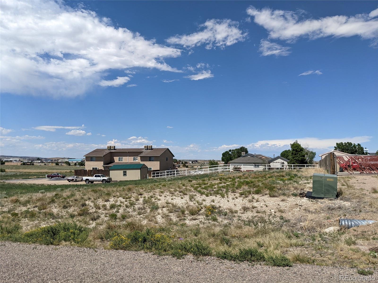 a view of a houses with a yard