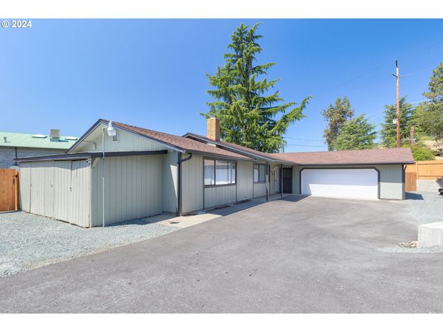 $369,000 | 1696 Northeast 9th Street | Grants Pass