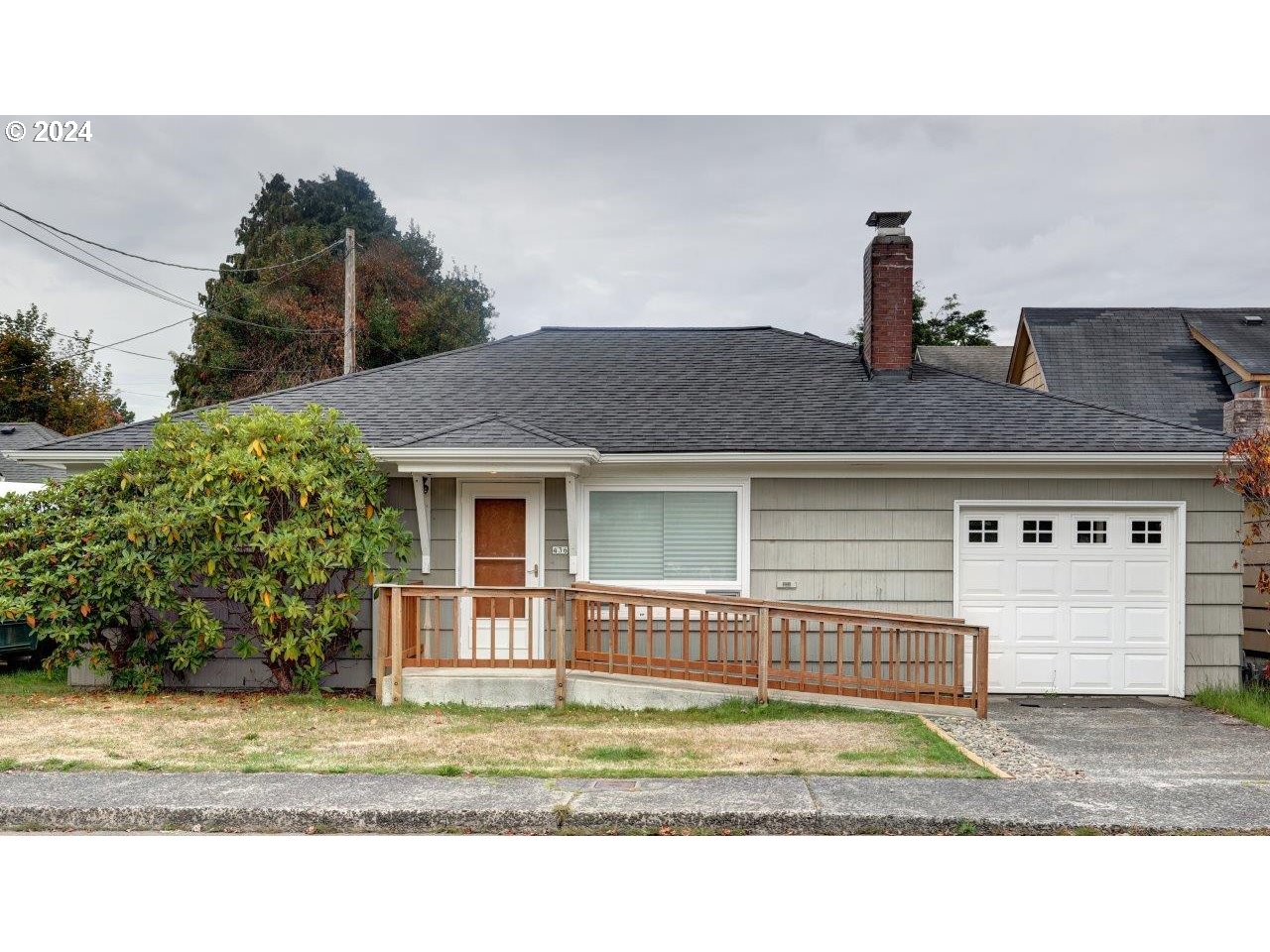 a house view with a outdoor space